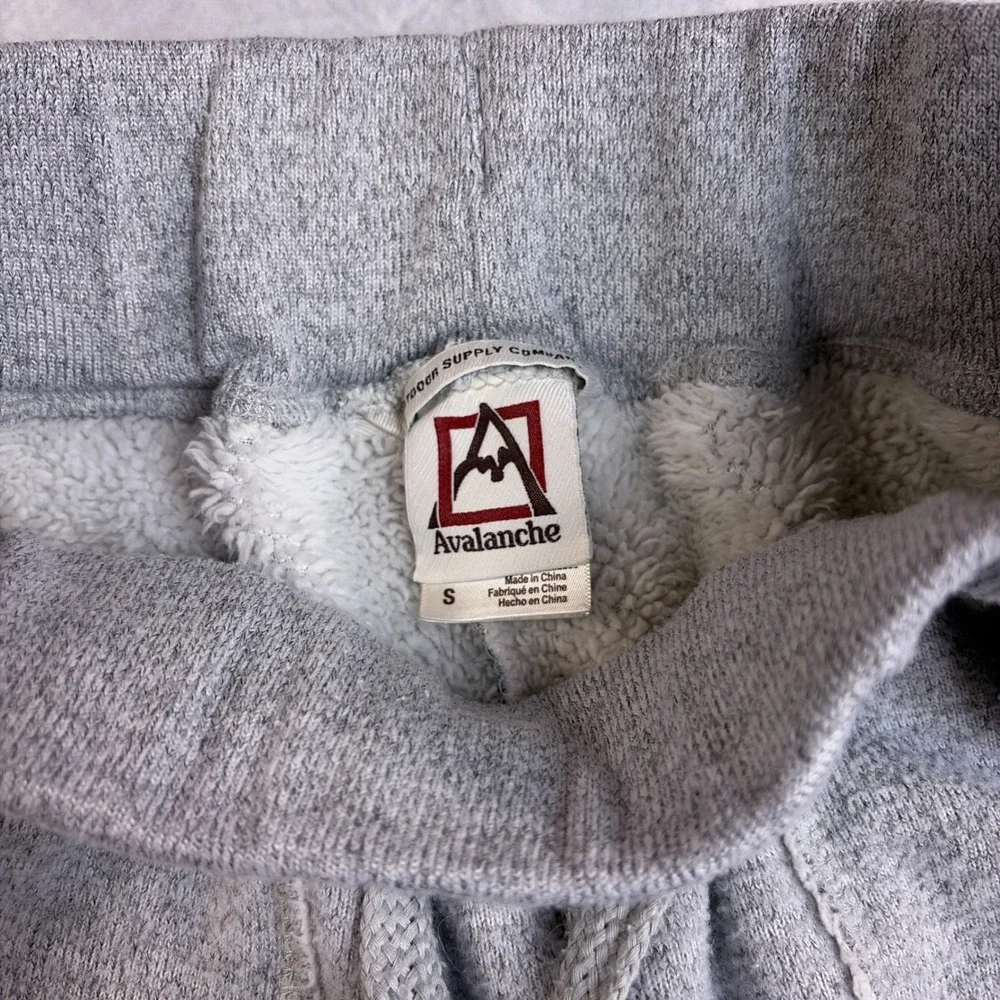 Avalanche Outdoor Supply Co Gray Sherpa Lined Joggers Sweatpants Small